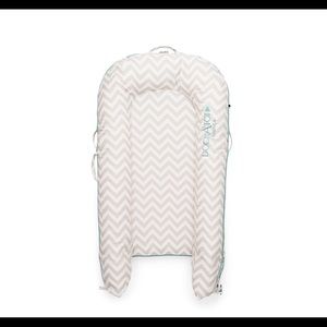 Dock A tot cover - Silver lining (chevron)